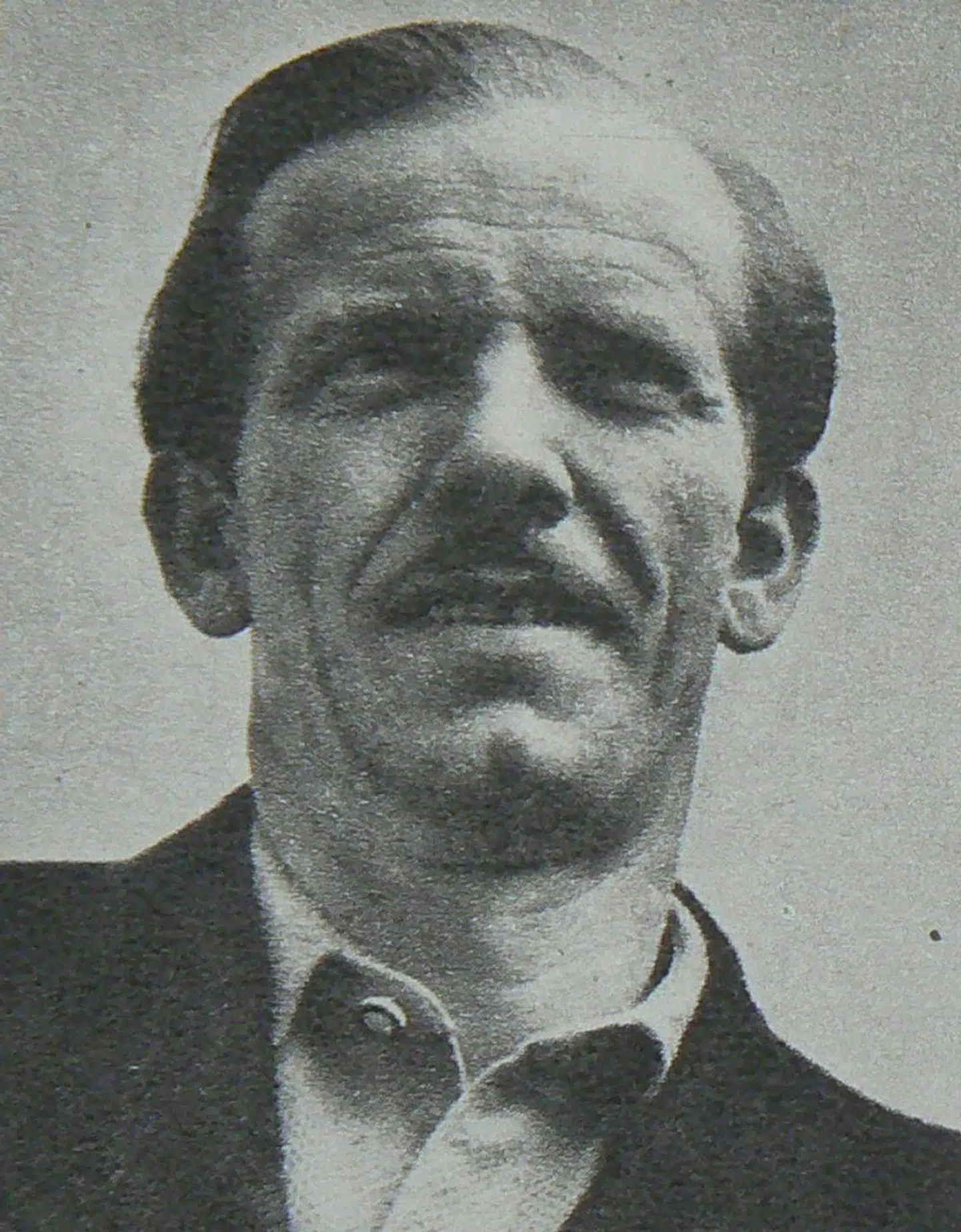 Max Bæklund gik under dæknavnene Max, Rolf eller Niels. Han blev født i 1913 og døde i 1981. Han arbejdede som dekoratør. Efter aktionen ved Forum flygtede han til Sverige.