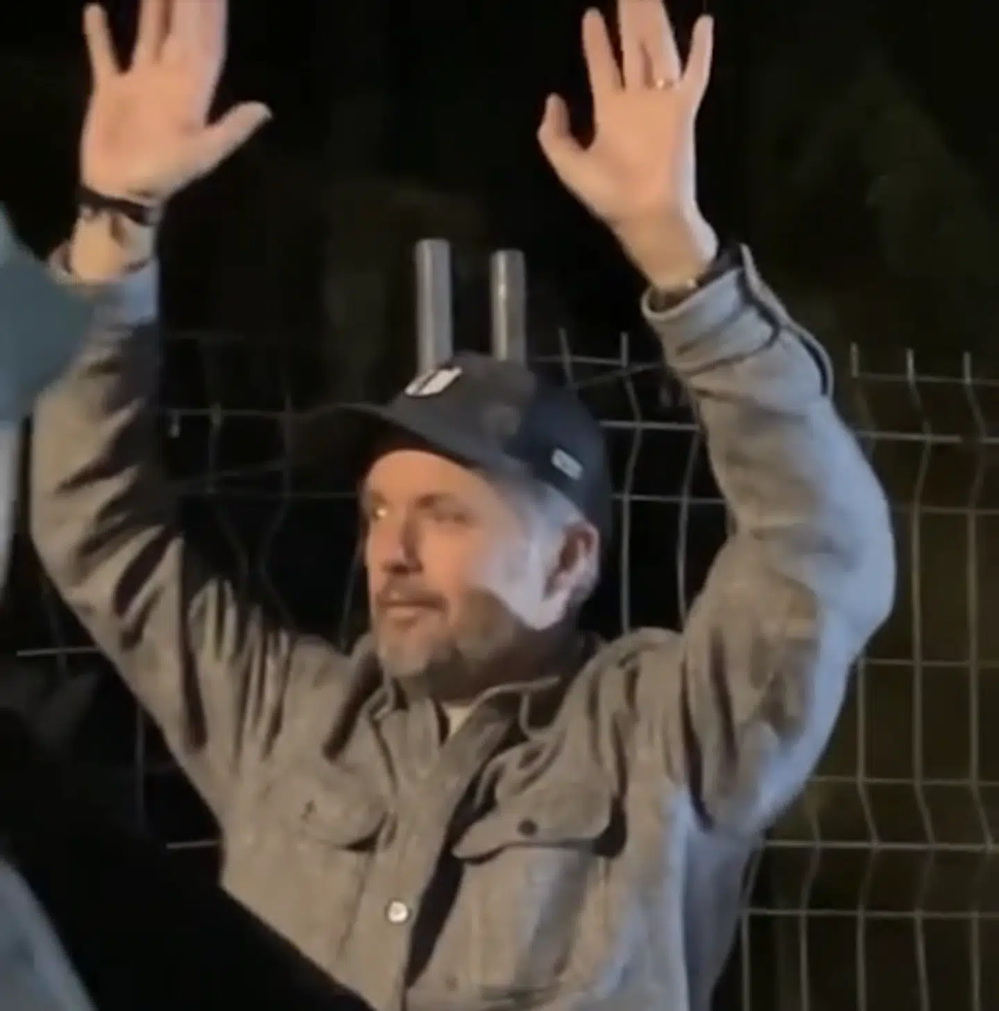 Kronprins Frederik i sikkerhedskontrollen på Smukfest onsdag aften. Video: Jonas Nielsen.