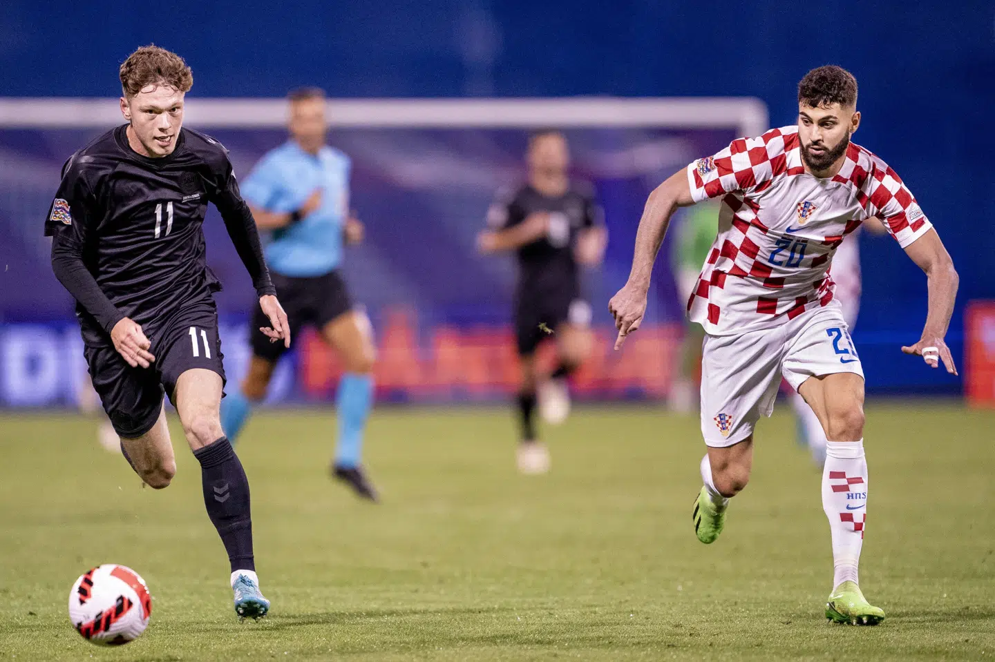 Josko Gvardiol ses her i en løbeduel med Andreas Skov Olsen under en Nations League-kamp i Zagreb i september sidste år. Liselotte Sabroe/Ritzau Scanpix