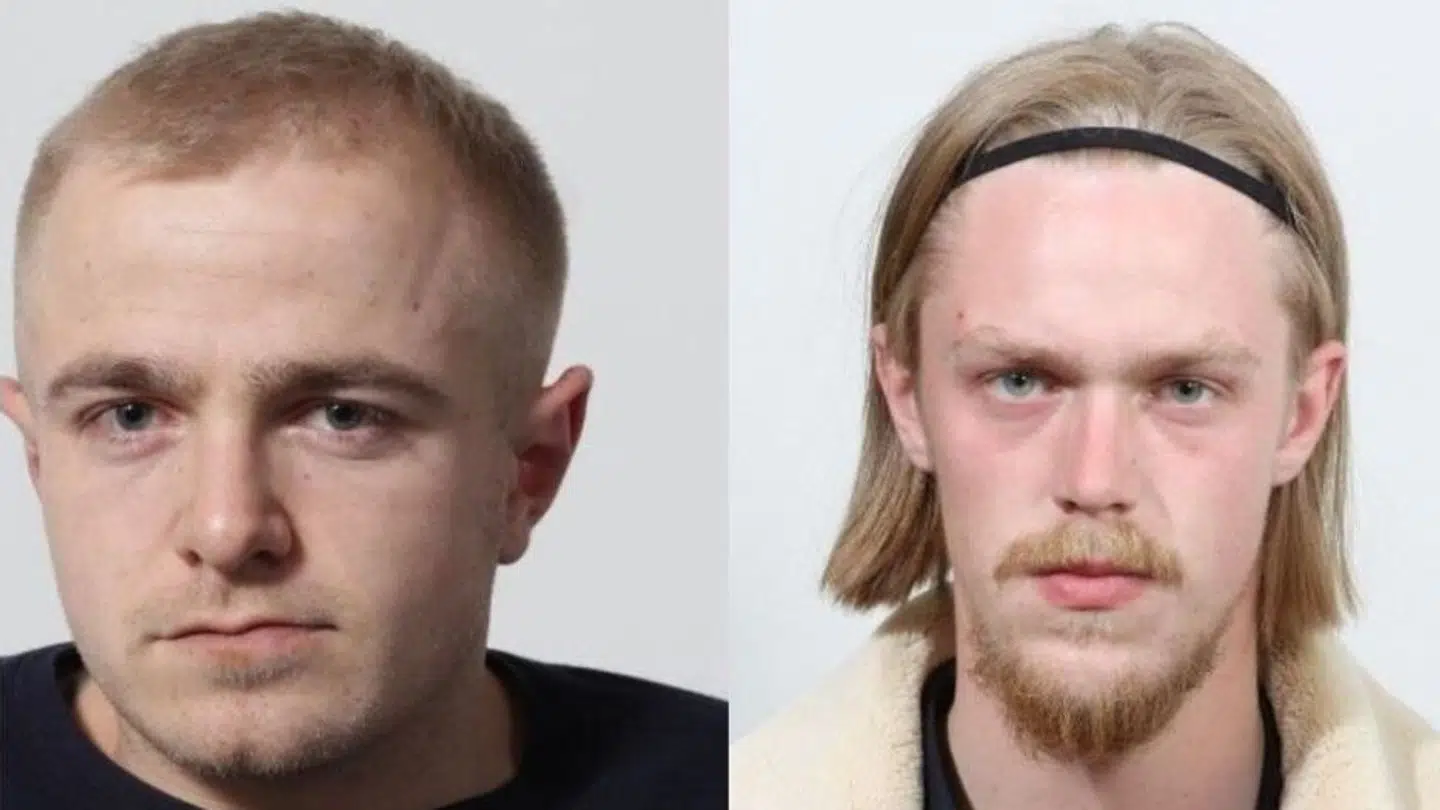 Thomas Espensen og Alex Kris Hansen efterlyses af politiet i forbindelse med knivstikkeri i Odder natten til lørdag.
