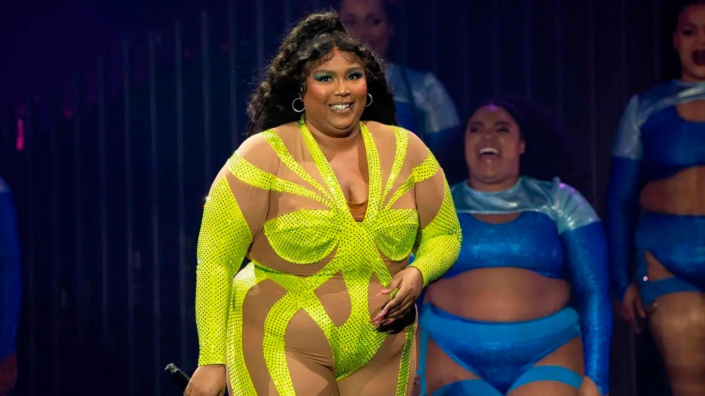 Flere videoer, der udskammer sangerindens vægt, er gået viralt på de sociale medier.