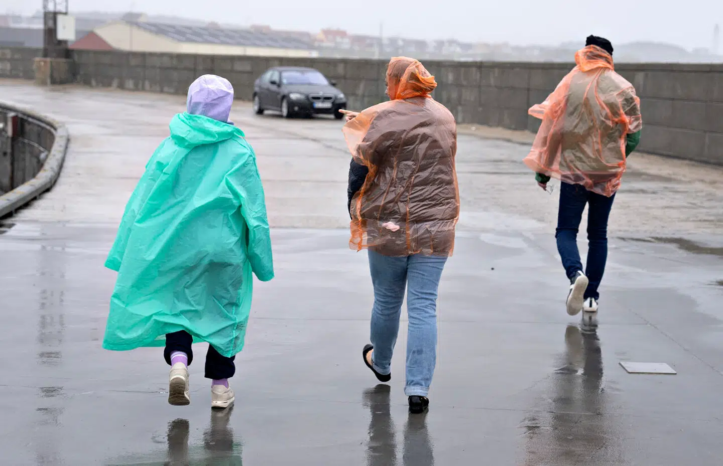 De lave elpriser skyldes, at der i disse dage er voldsomt vejr, forklarer Kristian Rune Poulsen, chefkonsulent i brancheorganisationen Green Power Denmark.