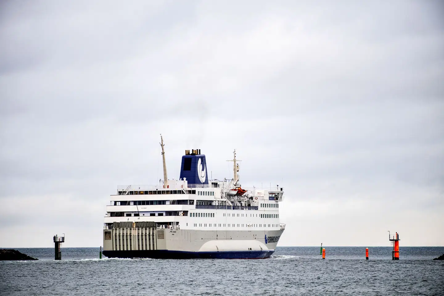 Færgen Povl Anker må overnatte i Ystad, fordi vejret er for voldsomt til at fragte passagerer til Bornholm mandag. (Arkivfoto).