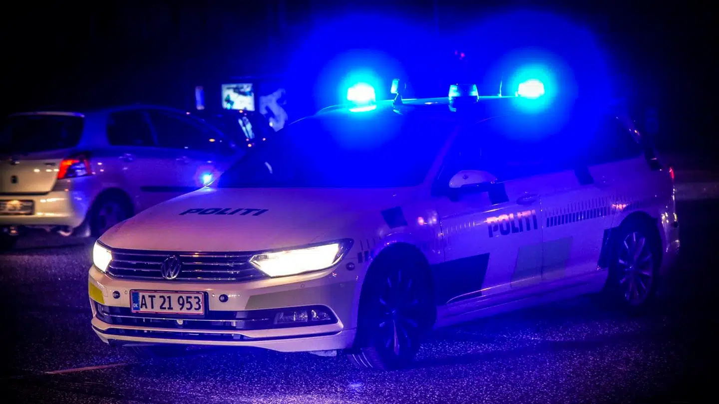 Den 26-årige er tiltalt for flere forhold om vold, tyveri og røveri.