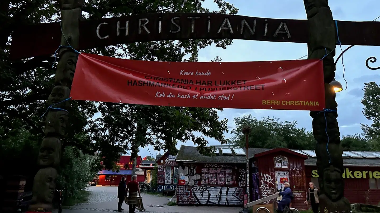 En gruppe christianitter har natten til tirsdag valgt at afspærre Pusher Street. Det sker 'i håb om at befri Christiania fra bandernes og rockernes tyranni', lyder det i en pressemeddelelse.
