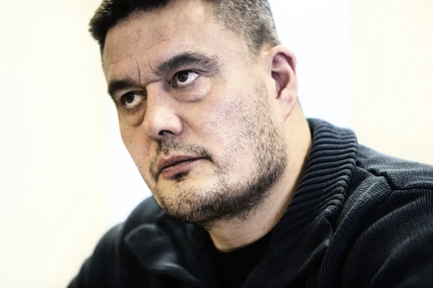 Grønlands landsstyreformand, Kim Kielsen, er endnu en gang kommet i gevaldig modvind, efter at et flertal af hans egne Siumut-medlemmer i Inatsisartut har underskrevet et krav om hans afgang. Blandt stenene i skoen er underskrivelsen af en kontrakt om to nye internationale lufthavne, som flere grønlandske politikere mener, bliver hastet igennem. (Arkivfoto) Simon Læssøe/Ritzau Scanpix