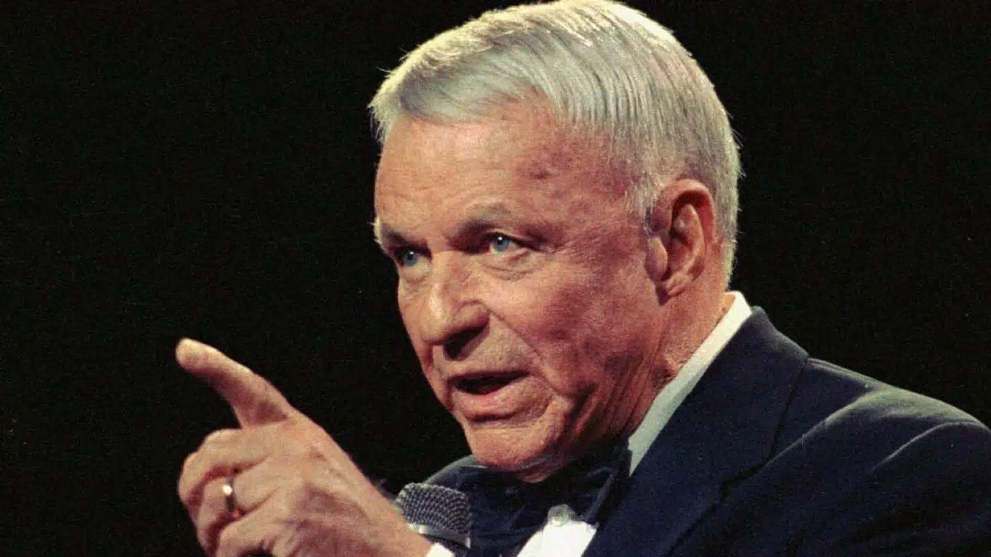 Frank Sinatra er blandt de mange kendte kunstnere, hvis stemmer er blevet brugt af kunstig intelligens til at skabe nye sange. Nu skal den trafik lovliggøres, og der skal falde penge til kunstnerne, hvis deres stemmer eller musik udnyttes.