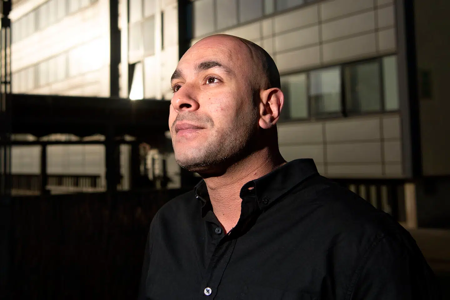 »Uden selv at brænde Koranen, makulere den eller lave papirfly af den, brugte jeg blot det frie ord, og det var nok til at afføde dødstrusler rettet mod mig, min kone og mine tre børn,« skriver Mustafa Sayegh.