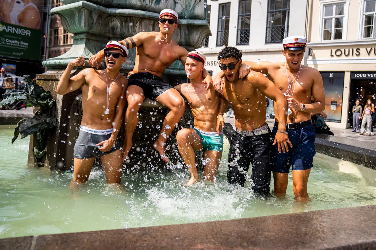 Unge studenter skal have lov at holde deres sabbatår med god samvittighed, når de er færdige med at fejre huen, mener Niels B. Larsen.