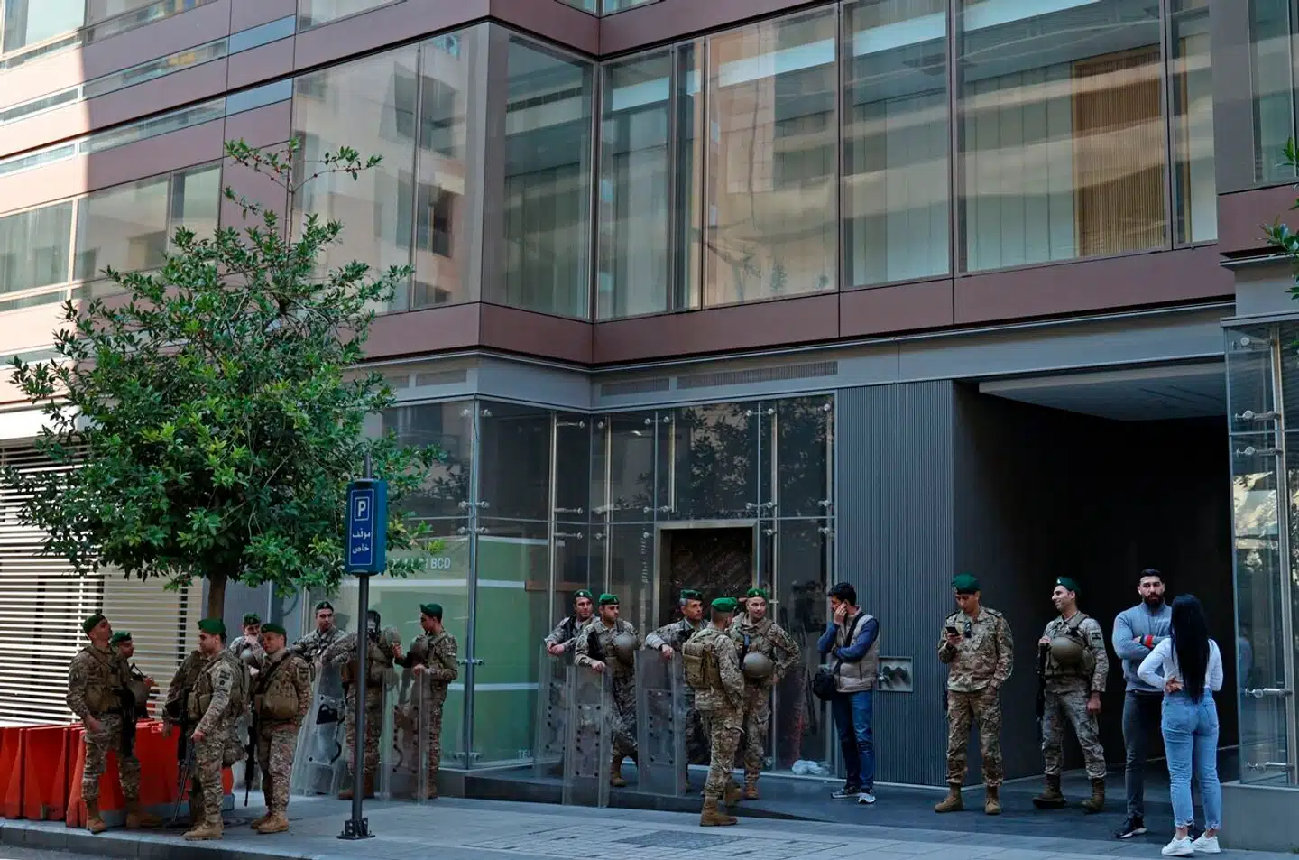 Soldater stod i januar vagt foran Sveriges ambassade i Beirut, efter Rasmus Paludan havde gennemført en koranafbrænding i Stockholm.