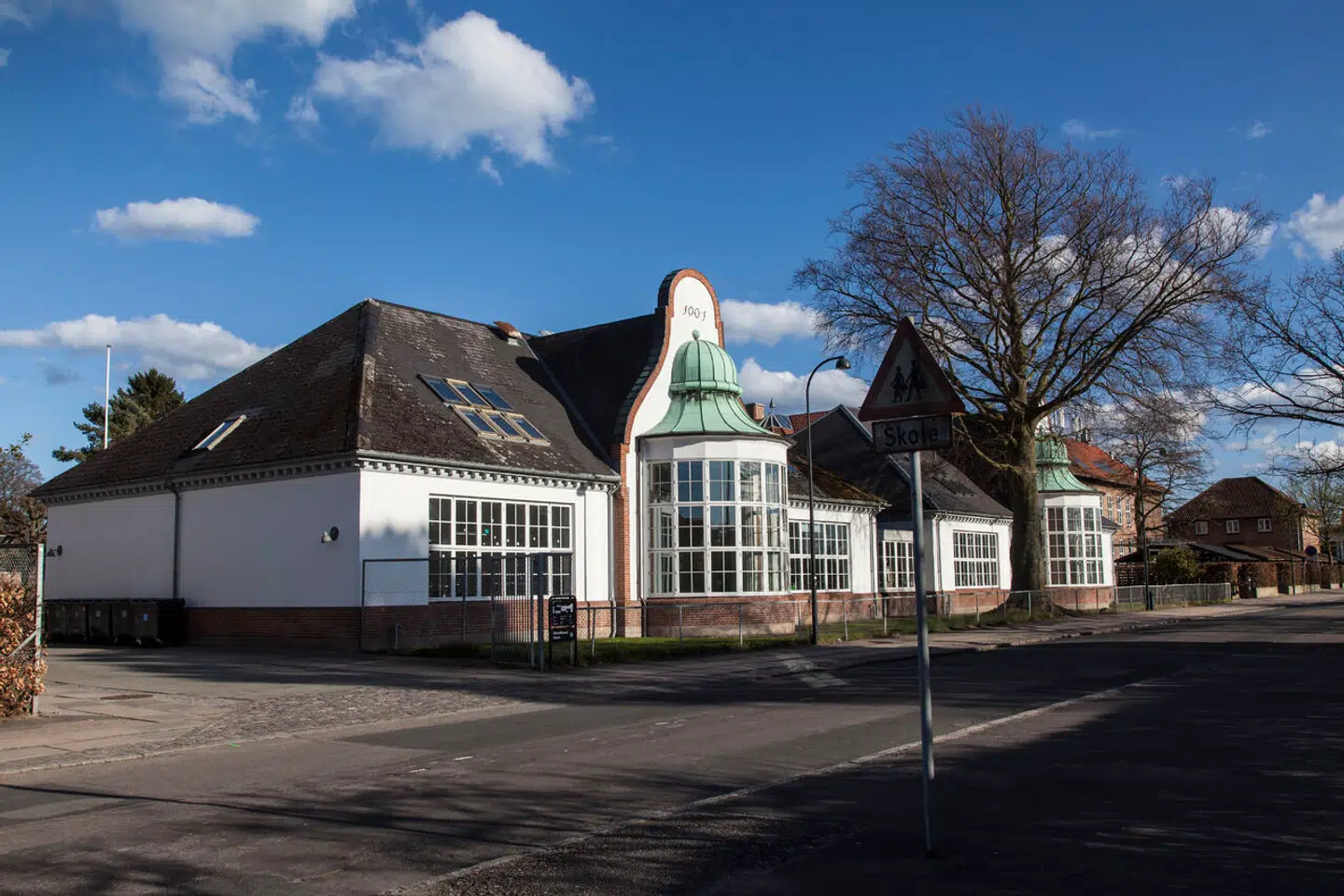 Det seneste år har 19 elever på tværs af 7.-klasserne forladt Skovshoved Skole. Ifølge klager fra forældre og skolens bestyrelse har skoleledelsen ikke taget hånd om de problemer, skolen står over for.