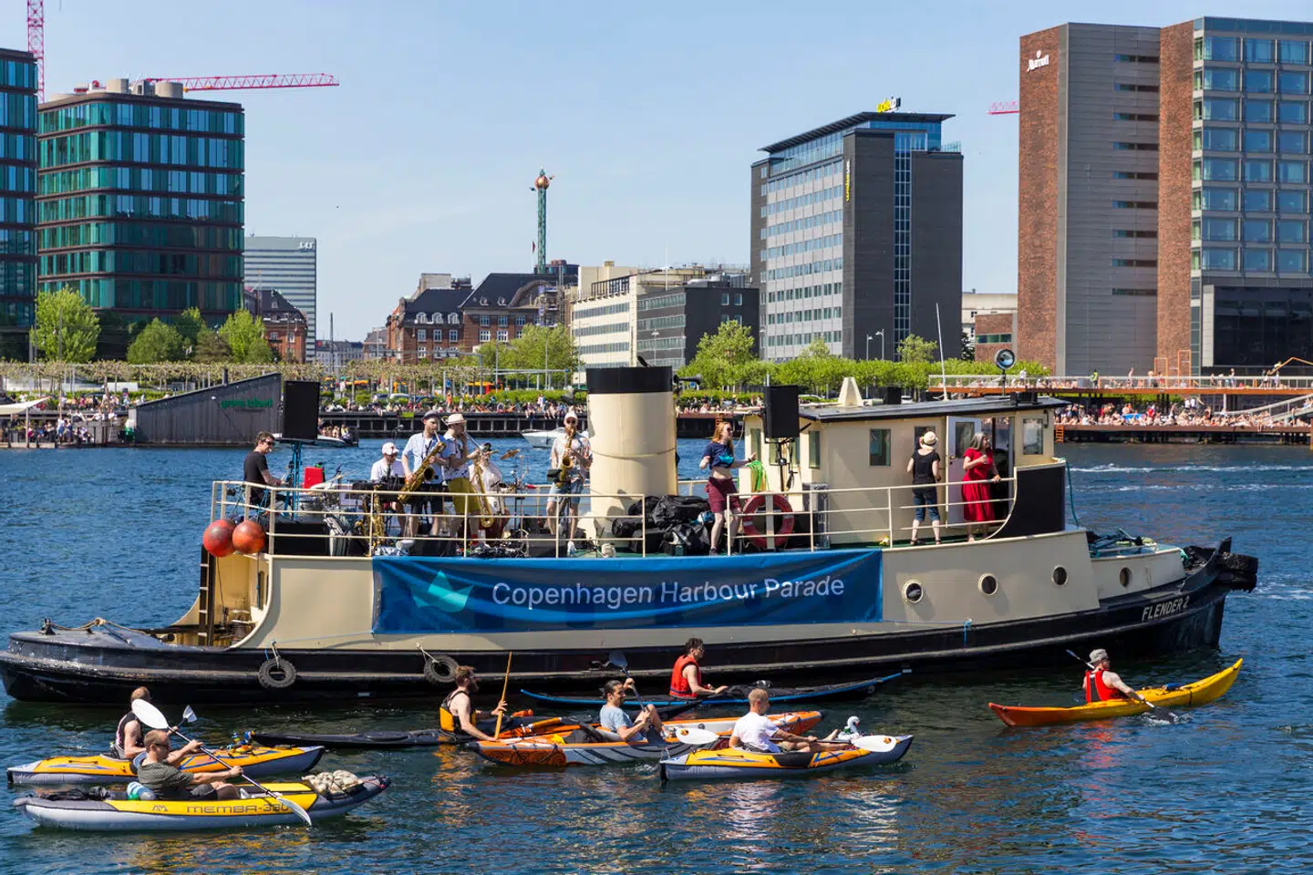 Det er tredje år, at Copenhagen Harbour Parade fylder Københavns havn med musik og dans på vandet.