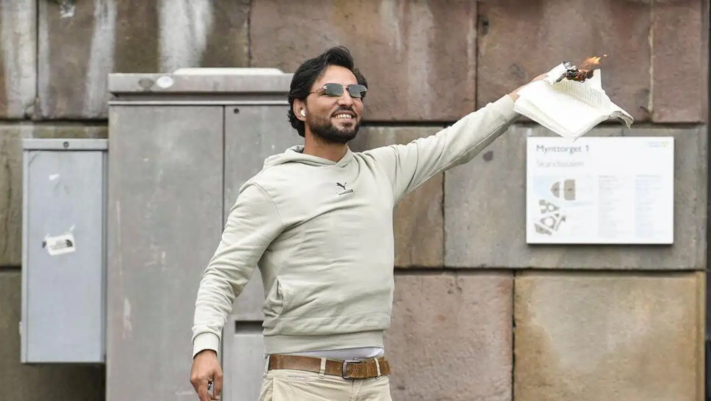 Salwan Momika brænder et eksemplar af Koranen af på Mynttorget i Stockholm 31. juli, hvilket har affødt international fordømmelse og politiske overvejelser i både Sverige og Danmark, om blasfemilovgivning skal genindføres.