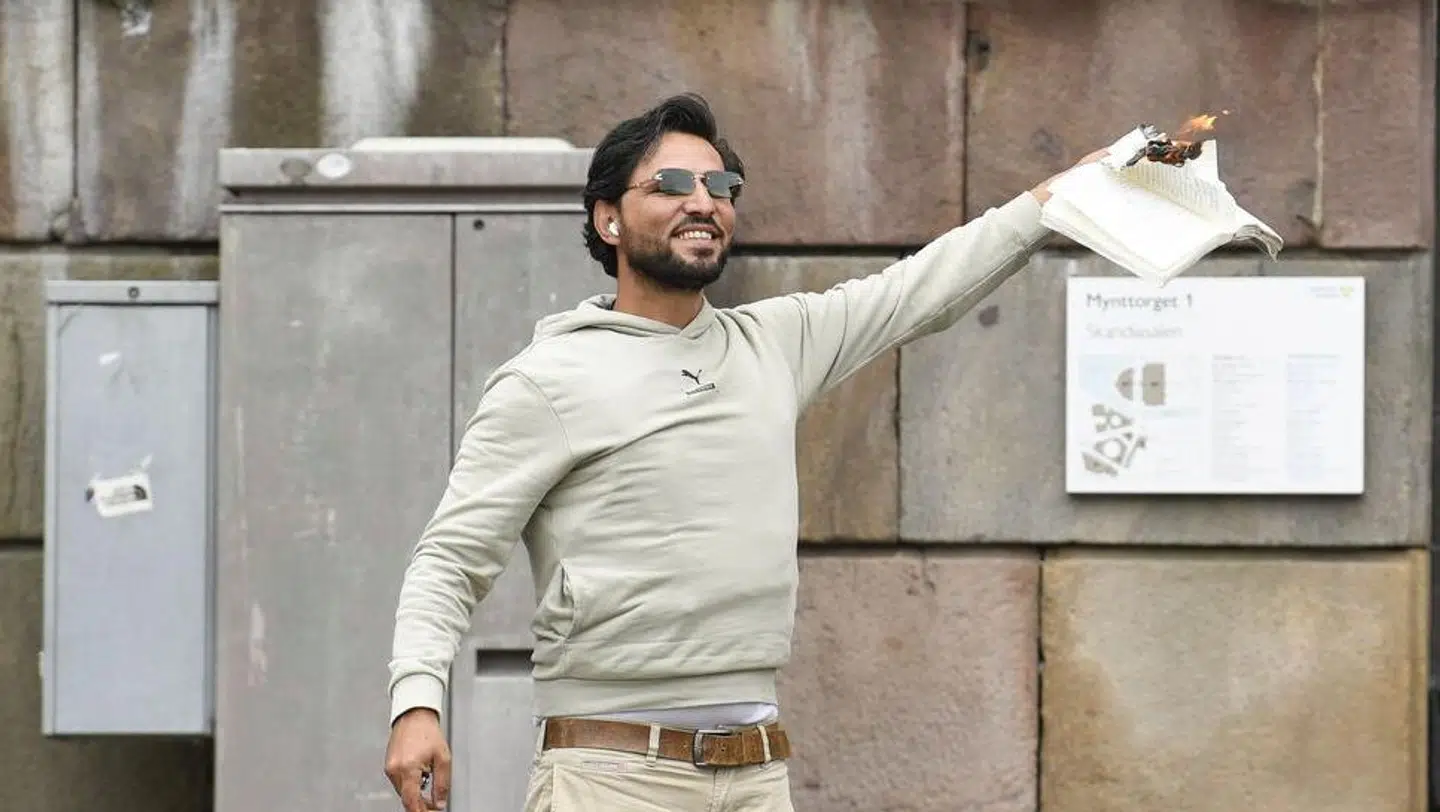 Salwan Momika brænder et eksemplar af Koranen af på Mynttorget i Stockholm 31. juli, hvilket har affødt international fordømmelse og politiske overvejelser i både Sverige og Danmark, om blasfemilovgivning skal genindføres.