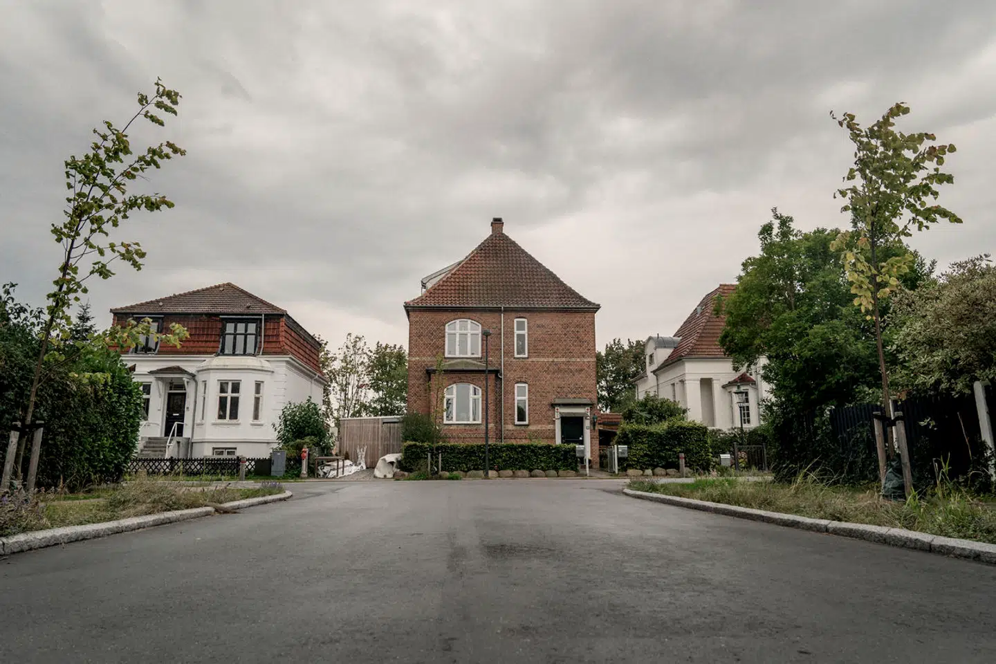 Flere boligejere undrede sig højlydt, da de blev bekendt med deres nye ejendomsvurdering, som de inden længe skal betale boligskat af. Nu erkender skatteminister Jeppe Bruus (S), at der er tilfælde, hvor skattevæsenets ikke har ramt inden for skiven.