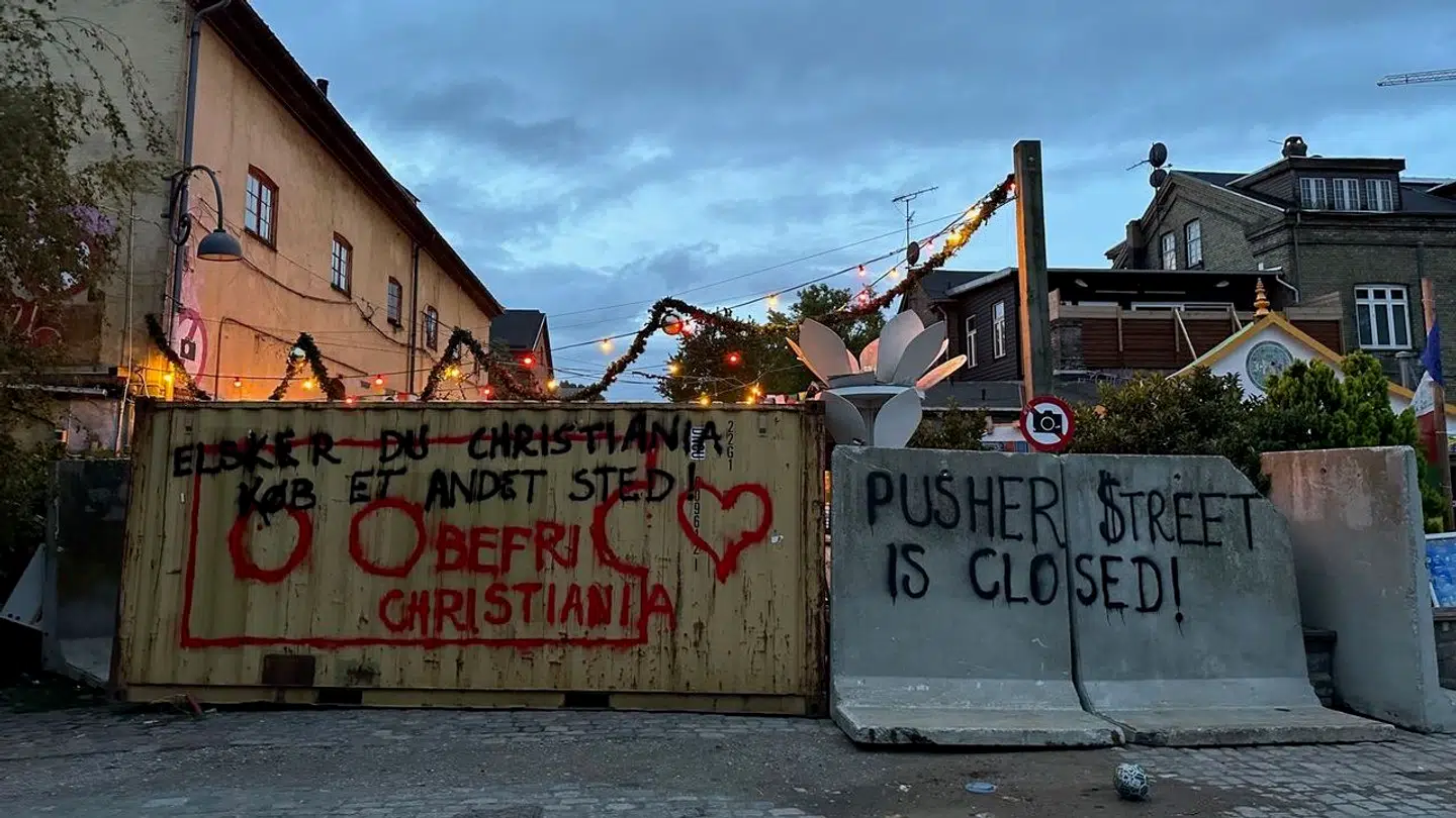 Tirsdag morgen var adgangen til Pusher Street spærret med betonblokke og containere.
