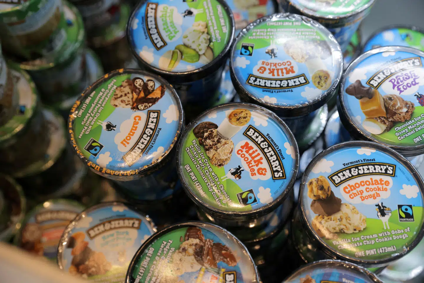 Ben & Jerry's er ejet af Unilever, der fortsat opereret i Rusland. Det har over sommeren ledt til heftig kritik af ismærket.