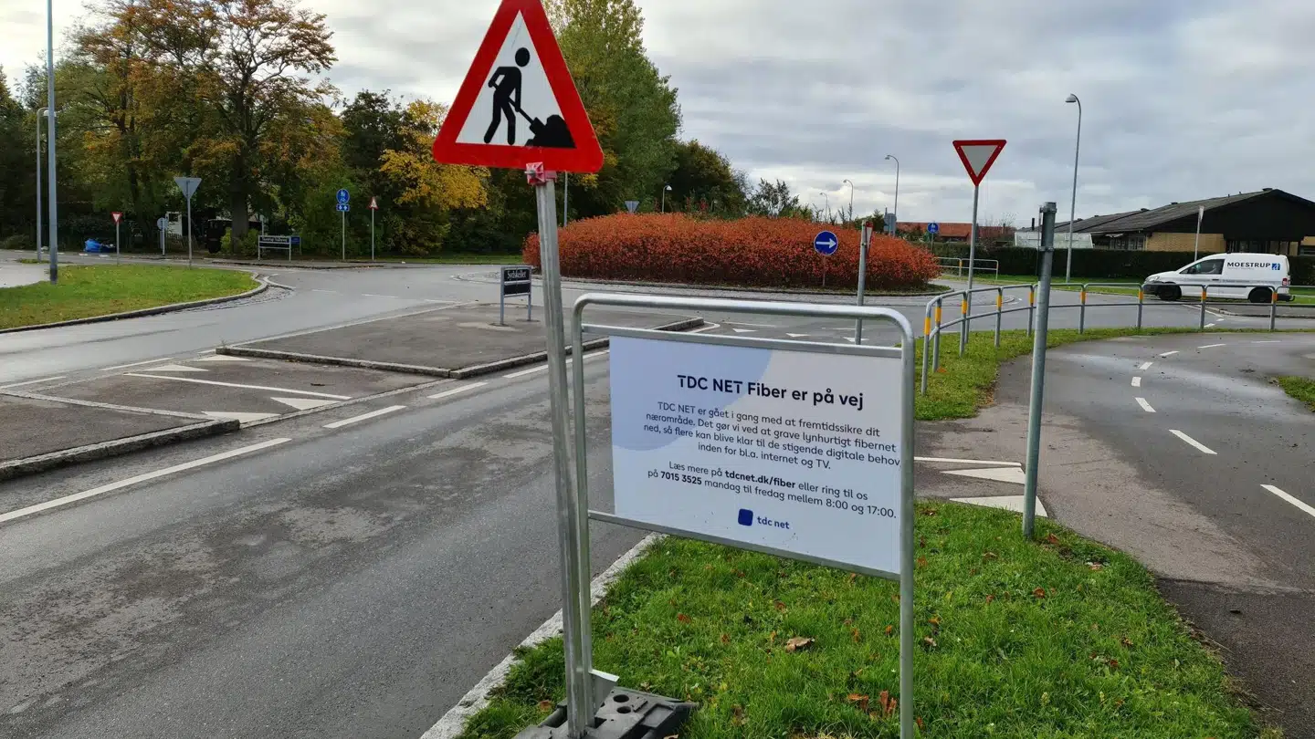 TDC Net forventer at bruge lige så mange penge i år som sidste år på frem for alt at få gravet fiberkabler til hurtige internetforbindelser ned mange flere steder i Danmark.