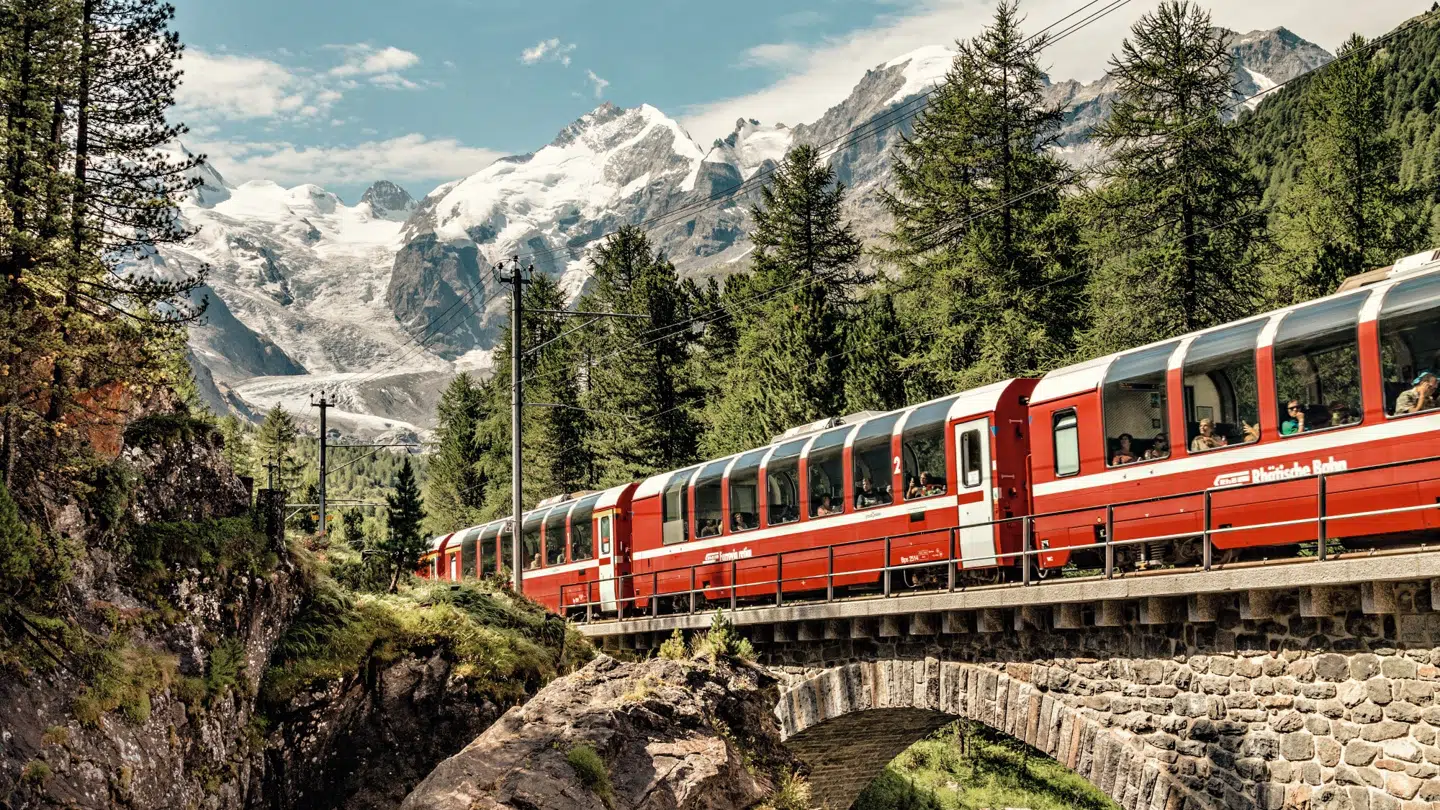 Det omfattende tognet i Schweiz giver rig mulighed for at komme rundt i alle dele af landet med offentlig transport.