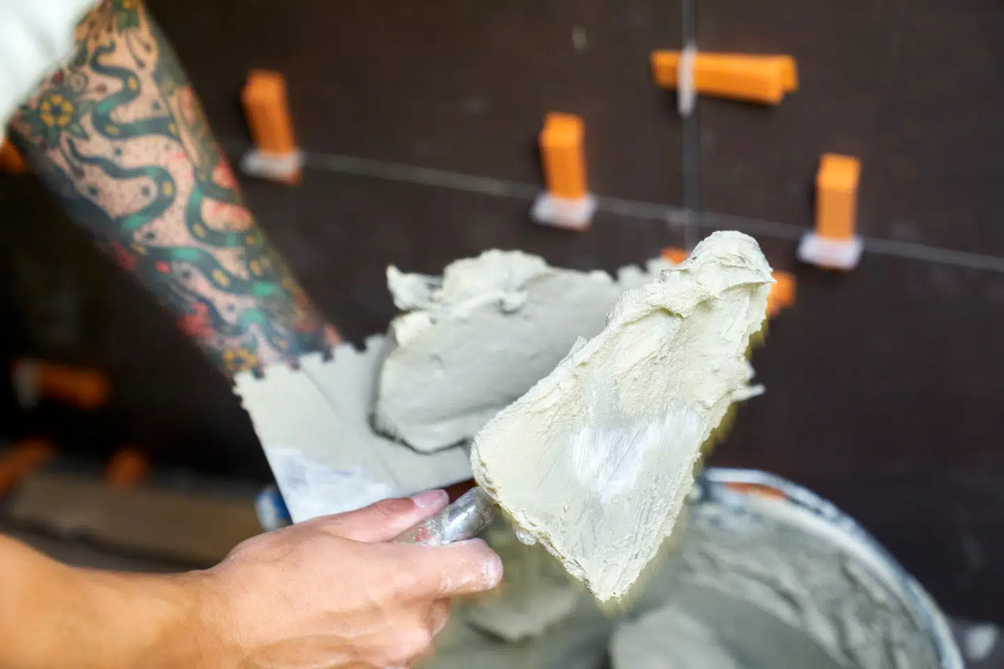 Faglærte skal i fremtiden kunne komme direkte ind på udvalgte videregående uddannelser uden at tage supplerende kurser, mener regeringen.