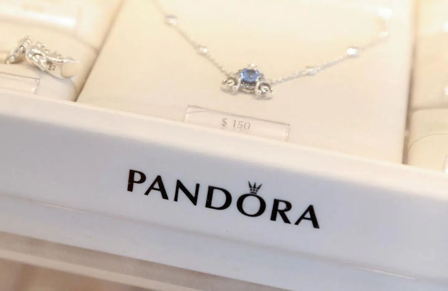 Arkivfoto: Driftsomkostningerne for smykkevirksomheden Pandora er vokset med 13 procent i andet kvartal sidste år.