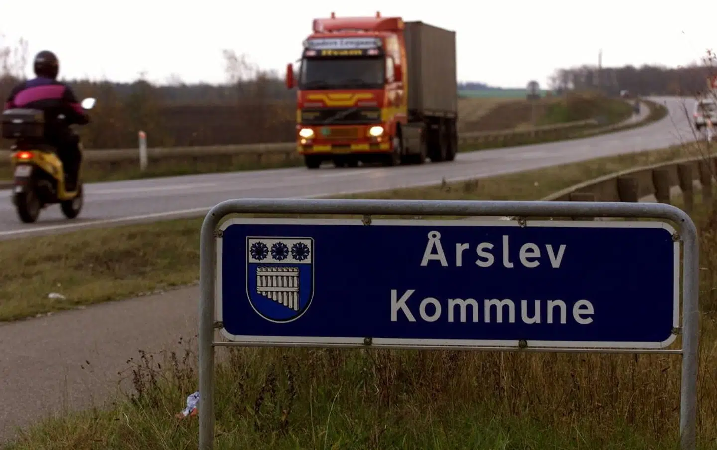 Arkivfoto: Fyns Politi hører gerne fra folk, der har set episoden på samkørselspladsen ved Årslev, eller fra folk der har set, da den sølvgrå Ford Mondeo bliver sat på Athenevænget.