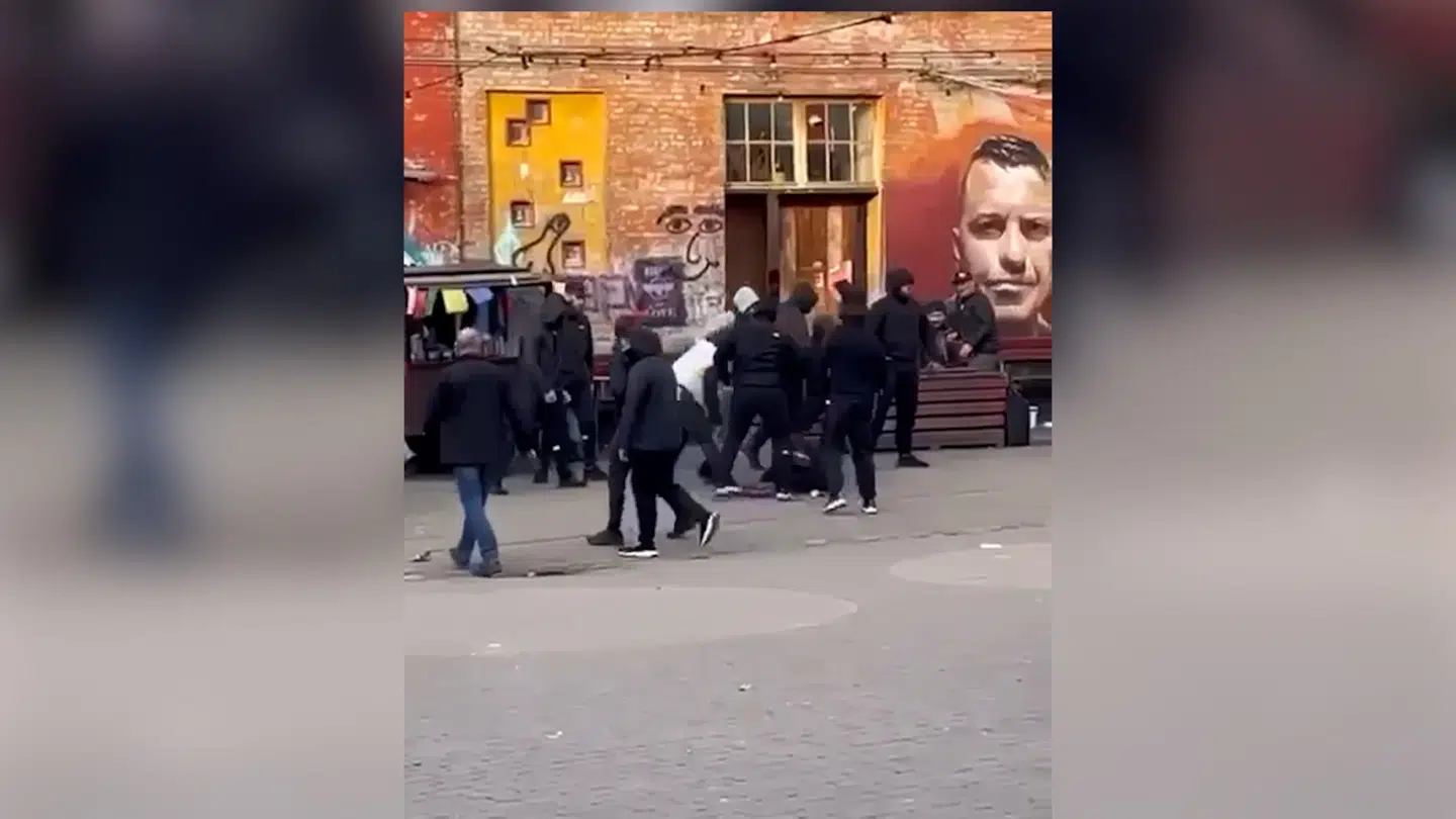 Overfaldet varede godt 30 sekunder, før gerningsmændene atter tog flugten.