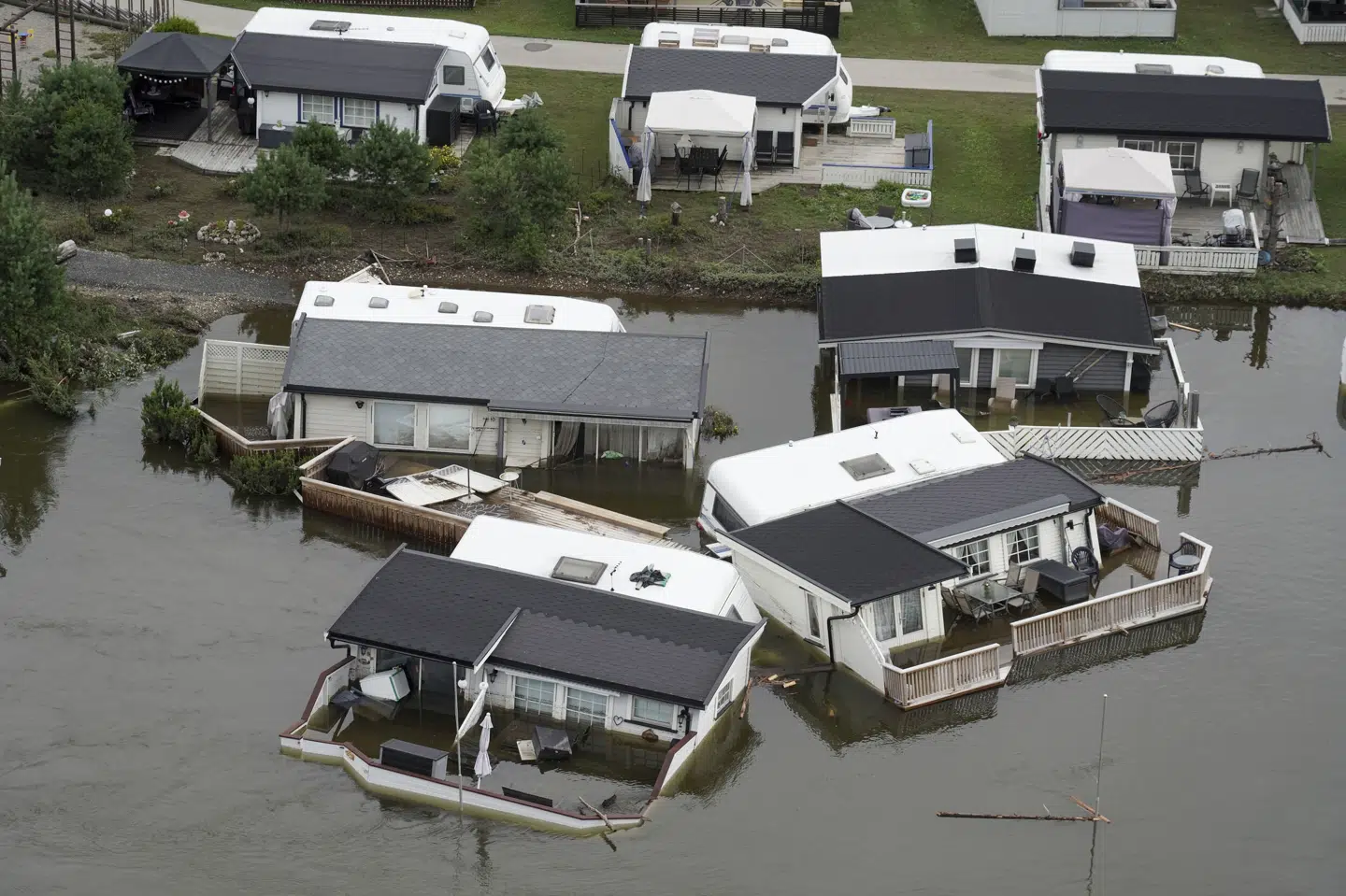 En lang række huse er blevet oversvømmet i det voldsomme uvejr Hans i Norge. Ole Berg-Rusten/Ritzau Scanpix