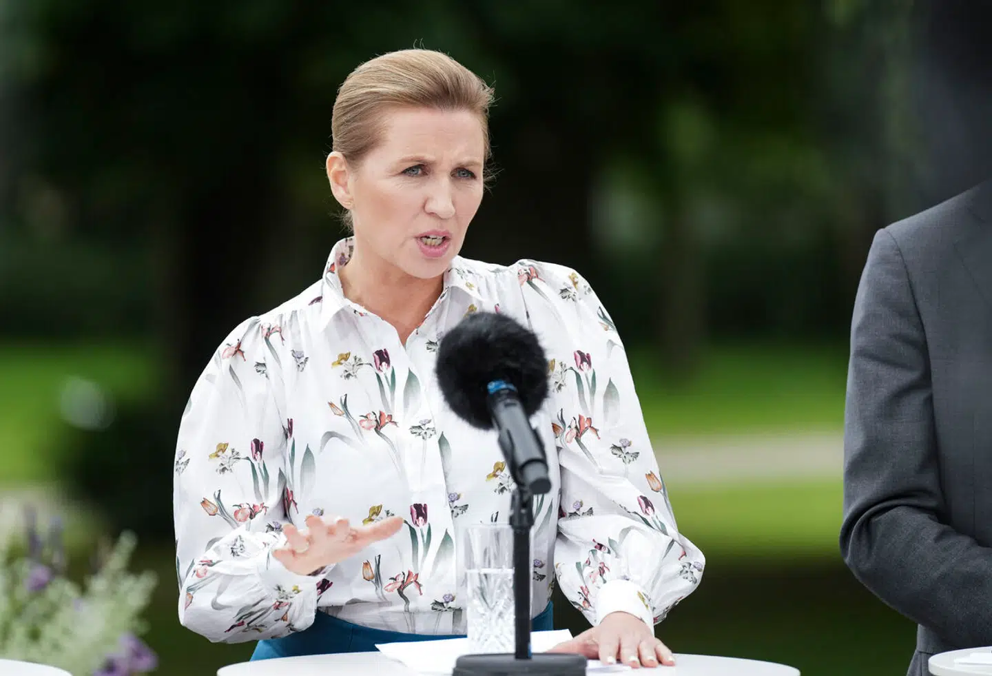 Statsminister Mette Frederiksen (S) holdt under Socialdemokratiets pressemøde i forbindelse med deres sommergruppemøde i Horsens onsdag 16. august fast i, at den danske klimaindsats har været en succes indtil nu, og at den kan gennemføres uden skævvridning og tab af arbejdspladser.