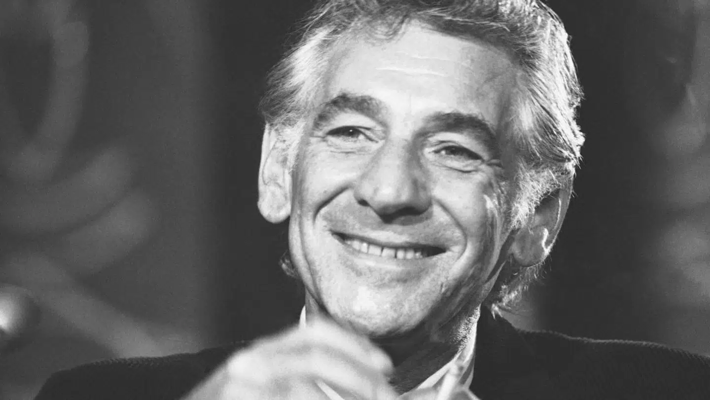 Leonard Bernstein var en amerikansk komponist, dirigent og pianist. Mest kendt var han for musikken til 'West Side Story'.