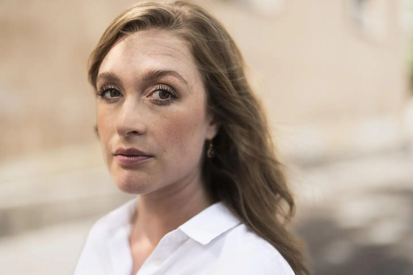 »Det ville klæde regeringen at kalde en spade for en spade og sige det, som det er; vi er bange for, at islamisterne bliver sure for alvor og ikke vil købe vores mælk og udøver terror på dansk grund. Vold og trusler virker. Punktum. Færdig,« skriver Camilla Søe.