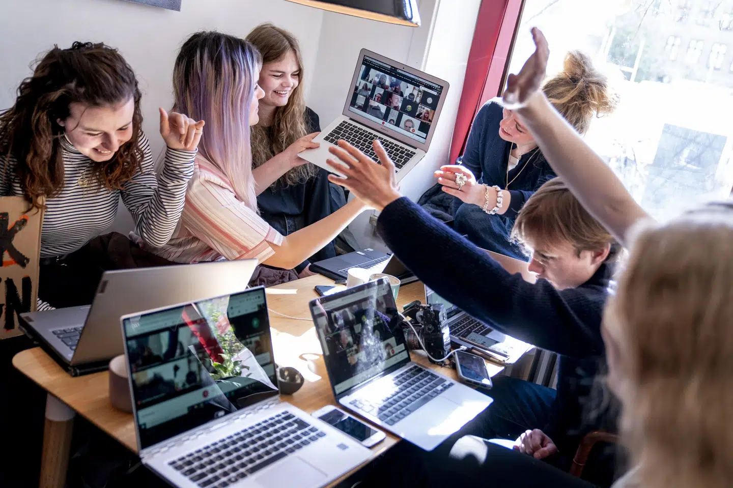 Når ledige unge hjælpes i arbejde, kan det være et skridt på vejen til, at de unge får mod på at starte på en uddannelse, fortæller chefrådgiver. (Arkivfoto).