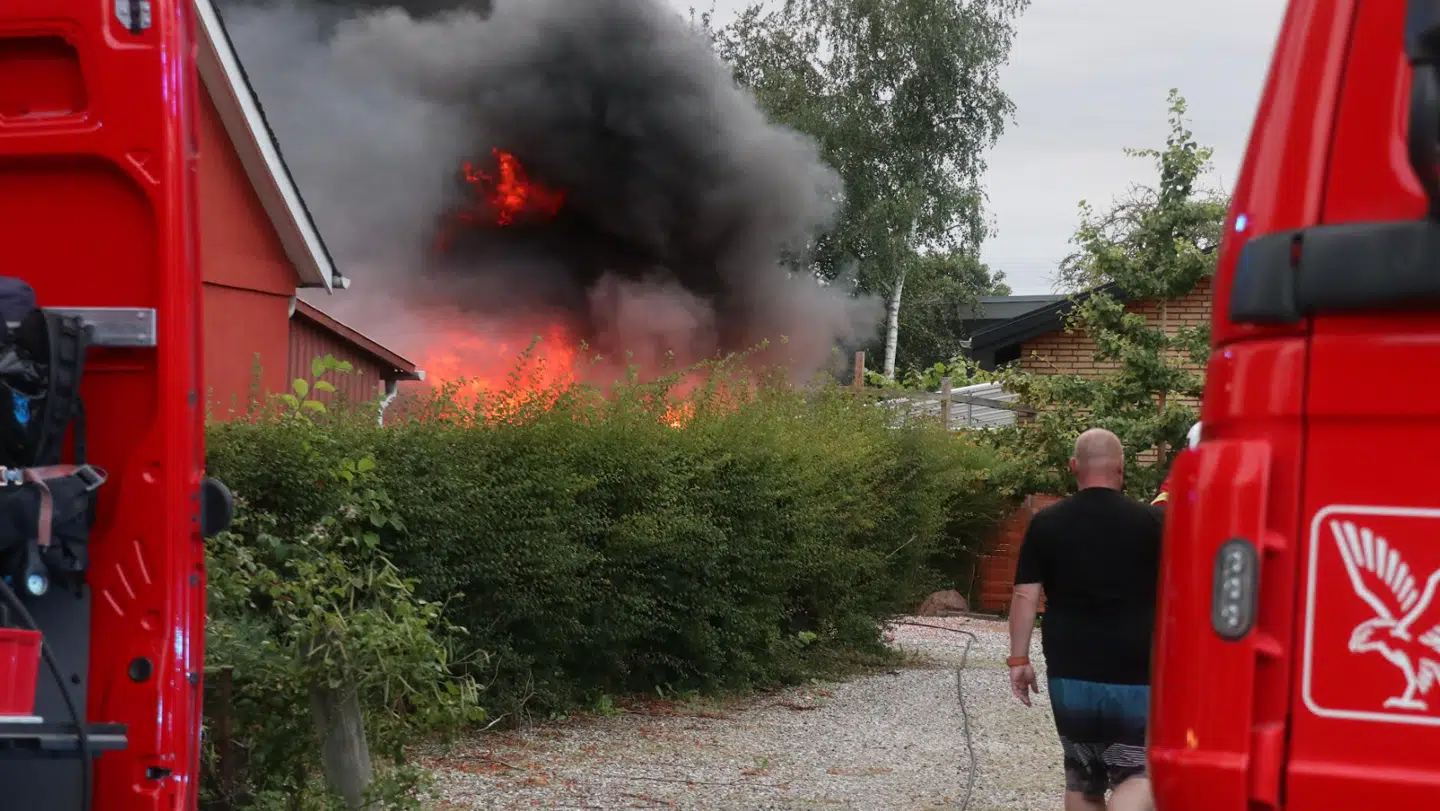 En bil er selvantændt.