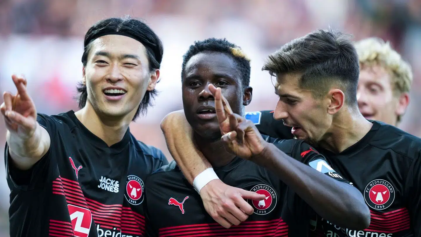 FCMs nye sydkoreanske stjerne, Cho Gue-sung (tv.), har tiltrukket stor sydkoreansk interesse for den danske klub. (Foto: Claus Fisker/Ritzau Scanpix)