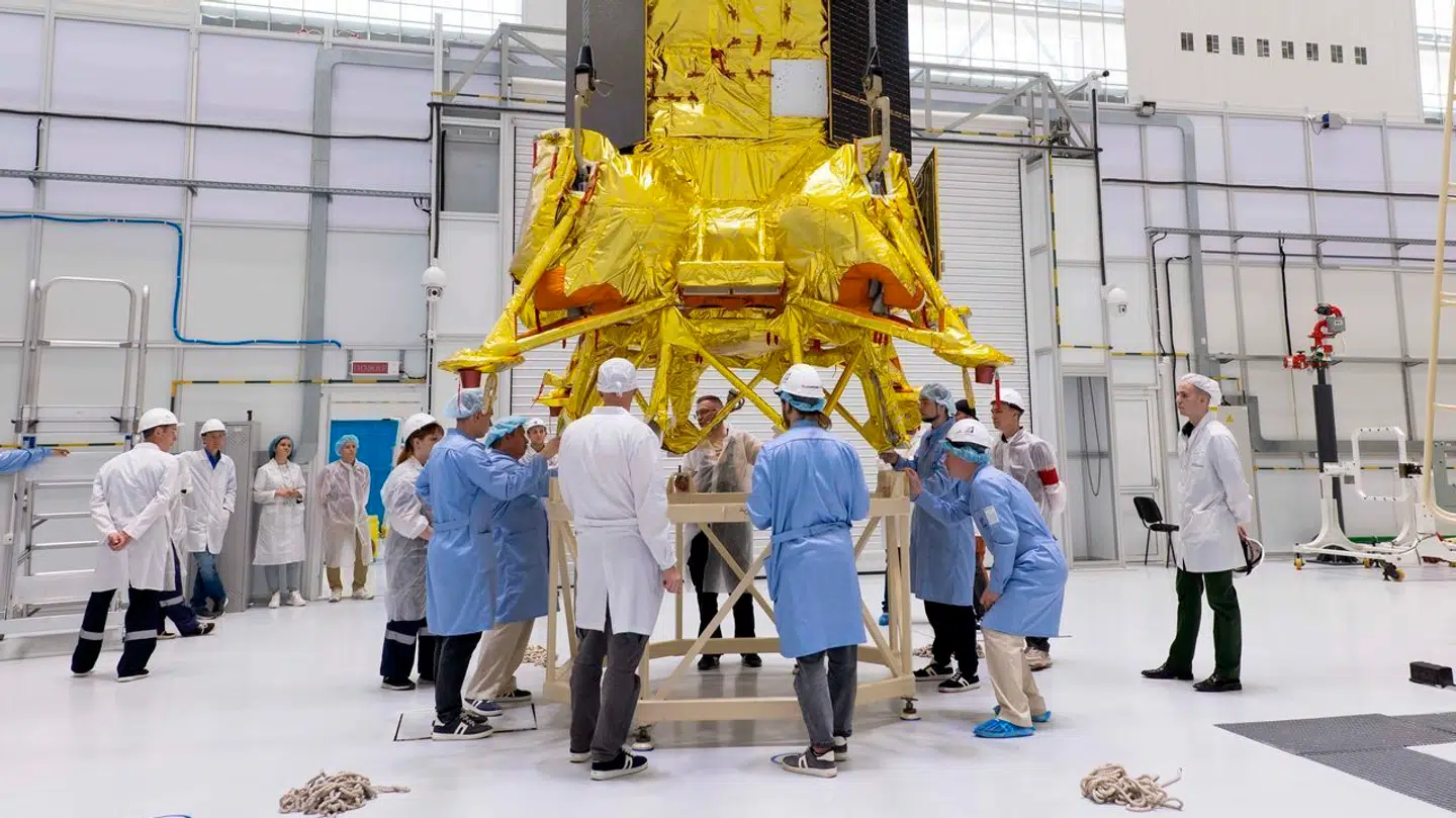 Luna-25 inspiceres inden opsendelsen.