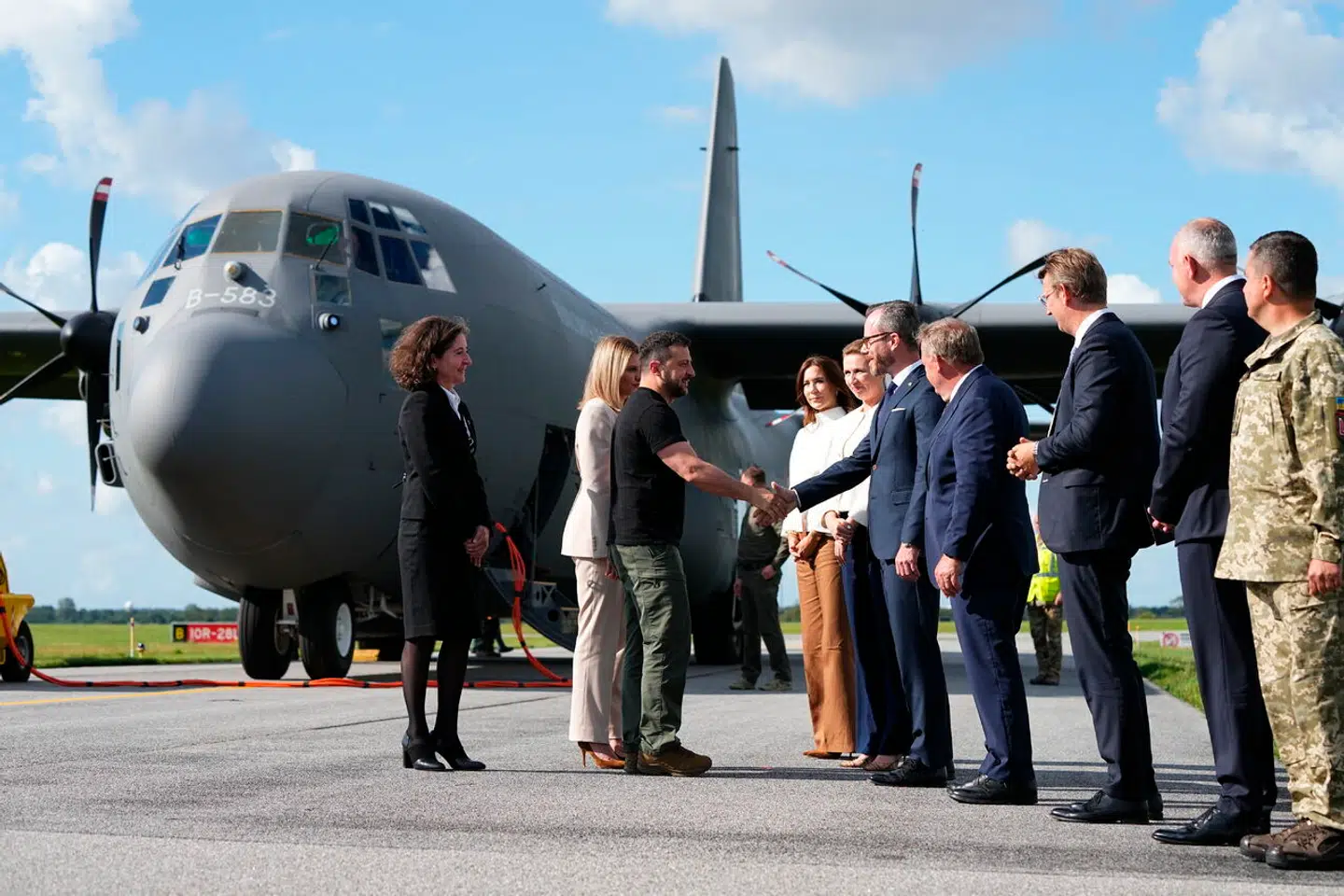 Ukraines præsident, Volodymyr Zelenskyj, overraskede Danmark med et pludseligt besøg. Sammen med en donation på 19 F-16-fly vil denne dag gå over i historien.