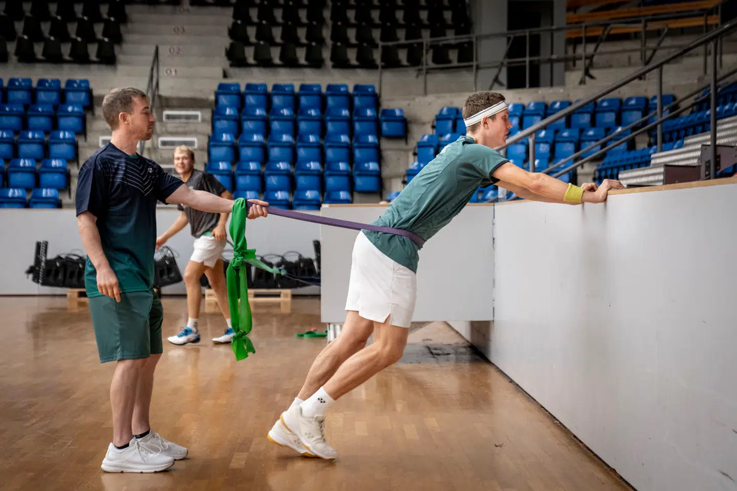 Viktor Axelsen træner før VM i badminton på hjemmebane.