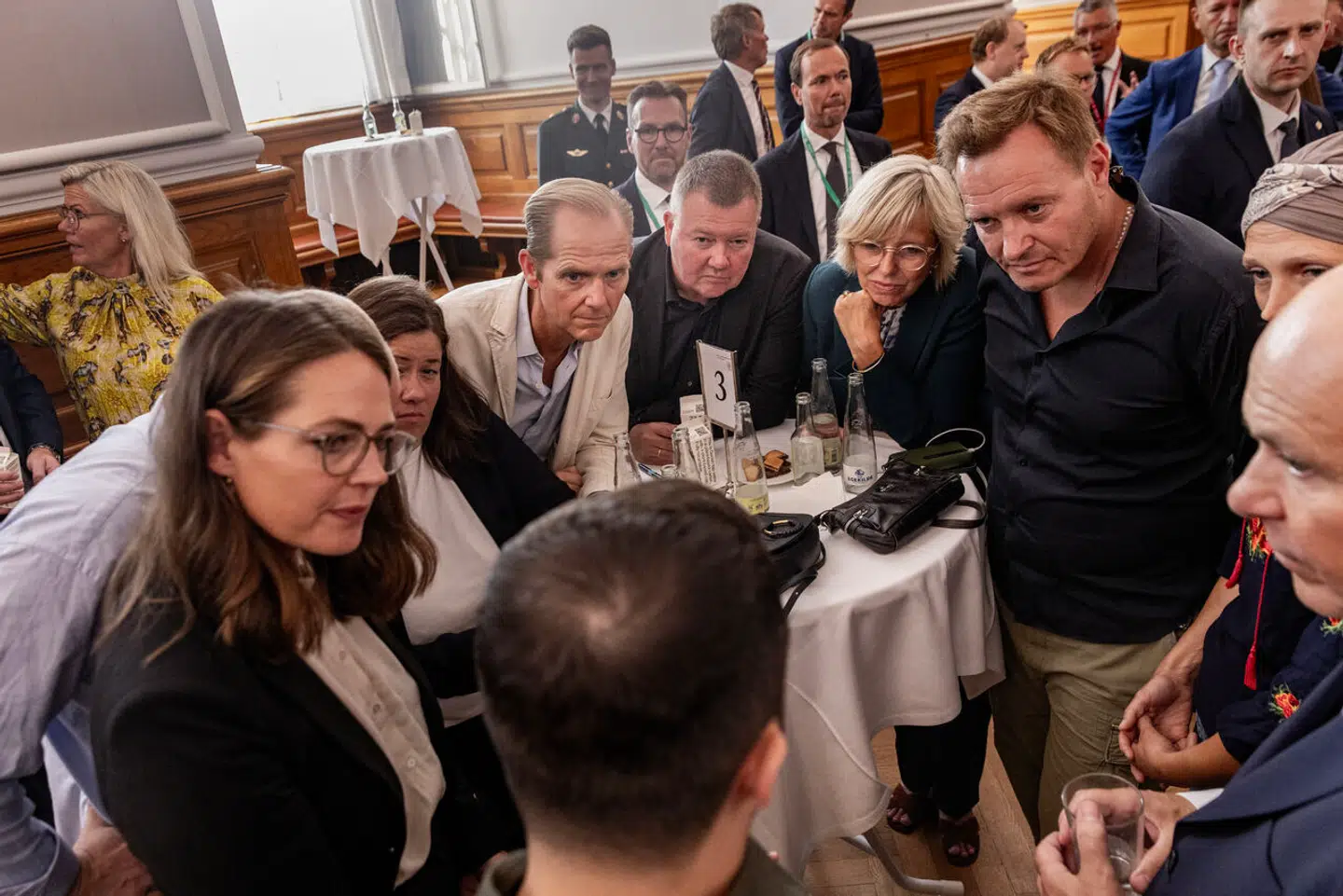 Besøget er et tegn på, hvor afgørende det er for Zelenskyj at få spredt budskabet om krigen og Ukraines behov. Også på syv minutter i en rundkreds med en flok danske chefredaktører, skriver Tom Jensen.