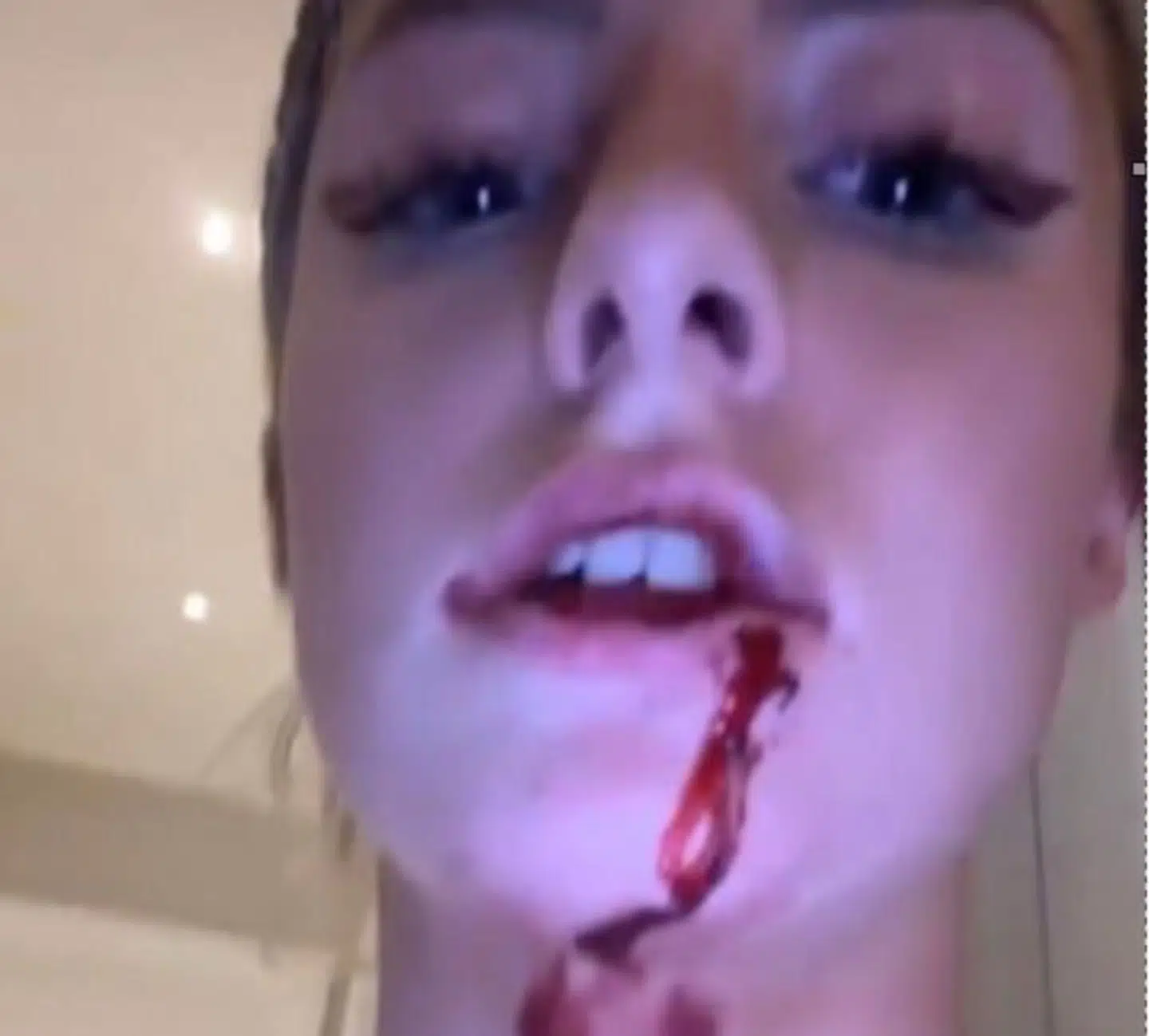 Det var dette billede af ekskæresten og en lydfil, som fik sagen til at eksplodere i medierne.