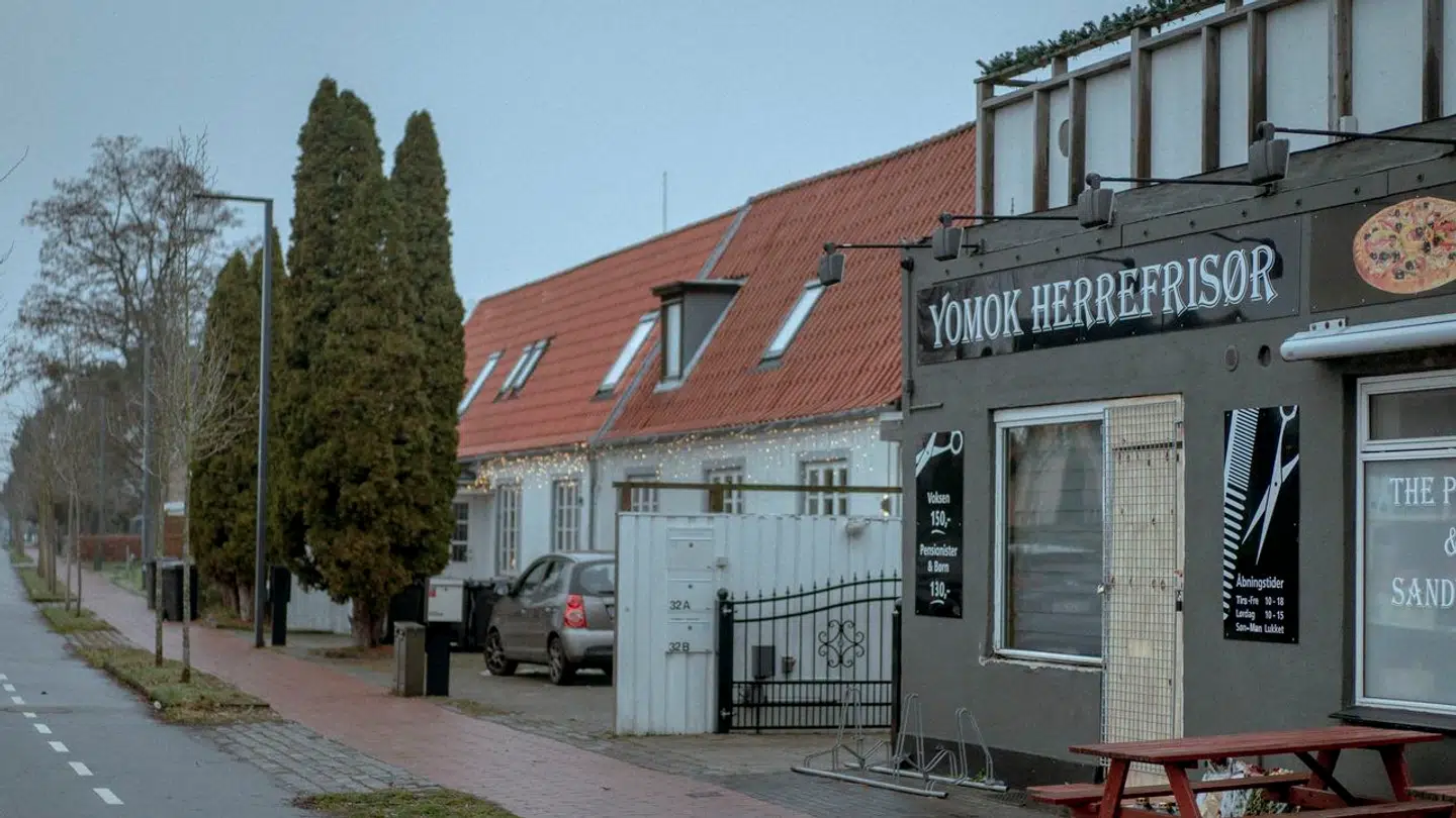 Godt to måneder før, det blev stukket ild til frisøren, var samme butik gerningssted for et voldsomt skyderi.