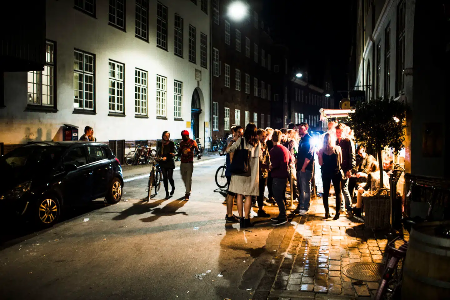 Et flertal på Københavns Rådhus har sendt et forslag om at begrænse udendørsservering i høring – og fået overvældende mange svar.