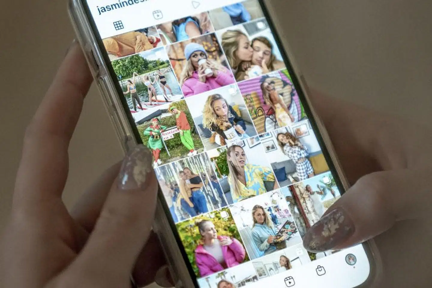 »Unge presses i lige så høj grad af en tidsånd med en forventning om at præstere i døgndrift på sociale medier og øget fokus på individualisering,« skriver Susan Mose og Maja Bødtcher-Hansen.