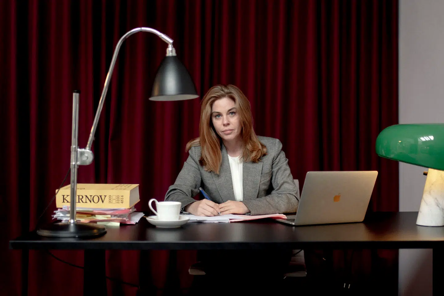 »Anklagemyndighedens ledelse gør klogt i at afholde sig fra at negligere problemet og antyde, at kvalitetsmangler i sagsbehandlingen, er begrænset til unge og urutinerede medarbejdere,« skriver Julie Stage.