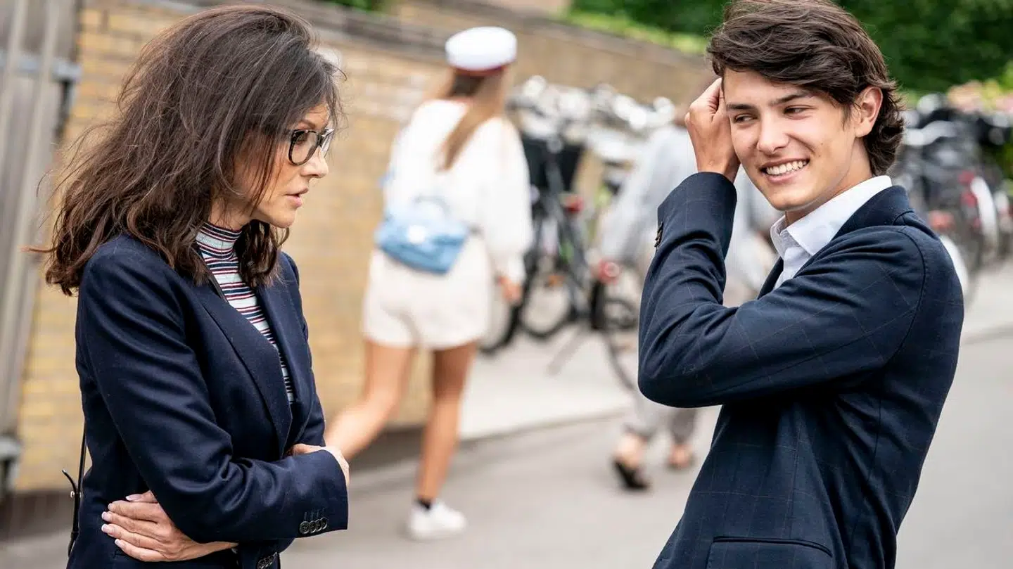 Grevinde Alexandra har grev Nikolai og grev Felix med prins Joachim. Her ses mor og søn, da den daværende prins Felix blev student fra Gammel Hellerup Gymnasium, onsdag den 23. juni 2021.