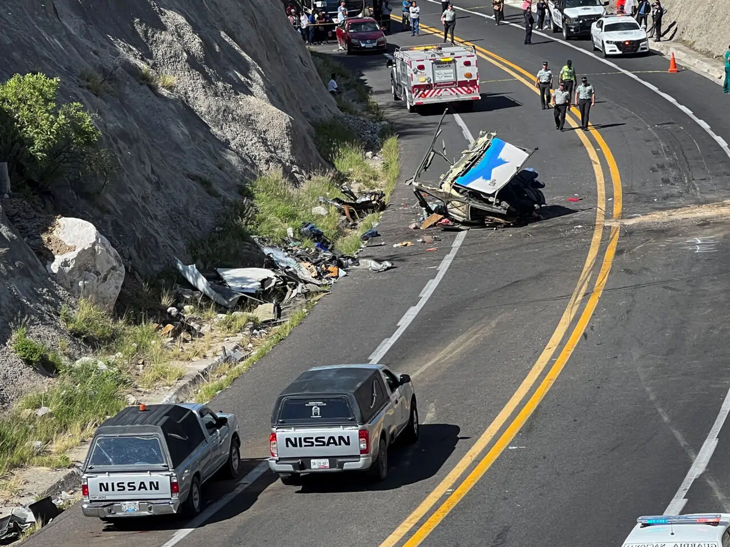 Ulykken skete, da en bus med 52 passagerer om bord kørte sammen med en trailer. (Foto: Jose De Jesus Cortes/Reuters)