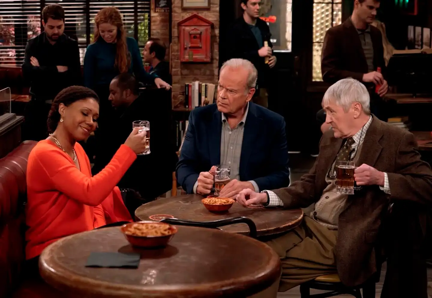 Den nye serie »følger Frasier Crane i det næste kapitel af hans liv, når han vender tilbage til Boston med nye udfordringer, nye forhold at skabe og en gammel drøm eller to, der endelig skal opfyldes,« skriver Paramount ifølge The Hollywood Reporter.