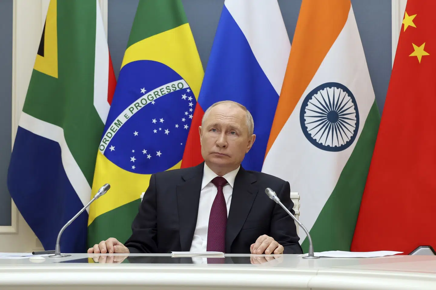 Ruslands præsident taler på en videoforbindelse til de øvrige deltagere fra BRIKS-landene - Kina, Indien, Sydafrika og Brasilien. Topmødet i sydafrikanske Johannesburg varer tre dage. Mikhail Klimentyev/Ritzau Scanpix