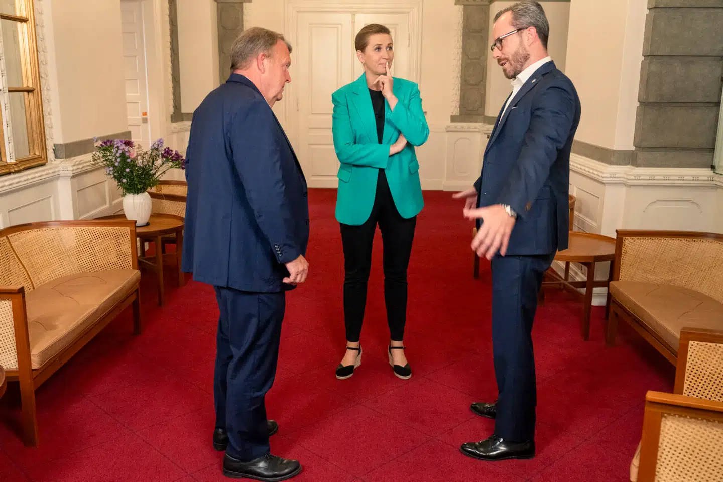 »Jeg har kun ros til overs for meldingen om, at arbejdsudbuddet skal øges. Men SVM er indtil videre tavse om, hvor disse cirka 20.000 personer skal komme fra,« skriver Jørgen Sloth.