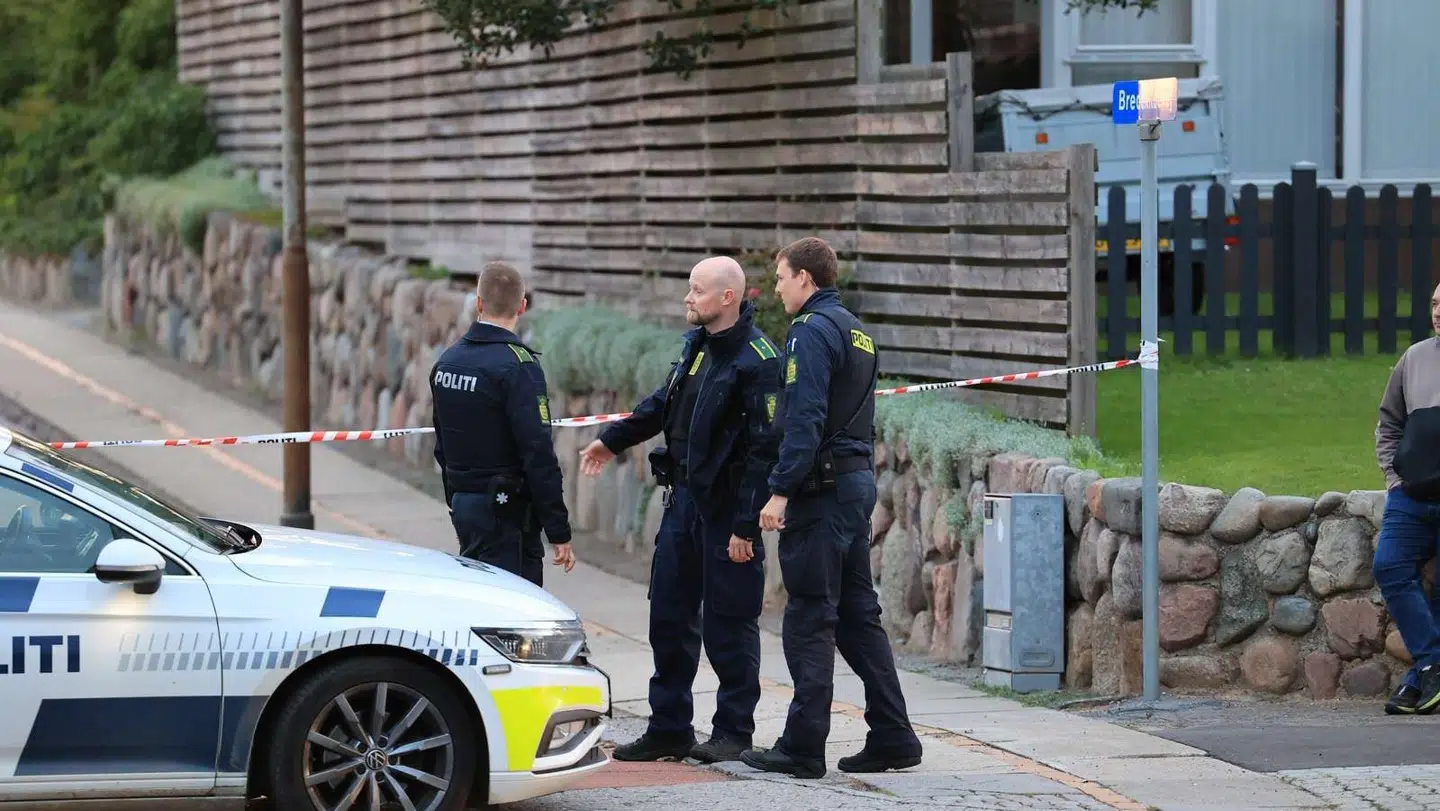 Politiet og Forsvarets sprængningseksperter er rykket ud til Kalundborg.