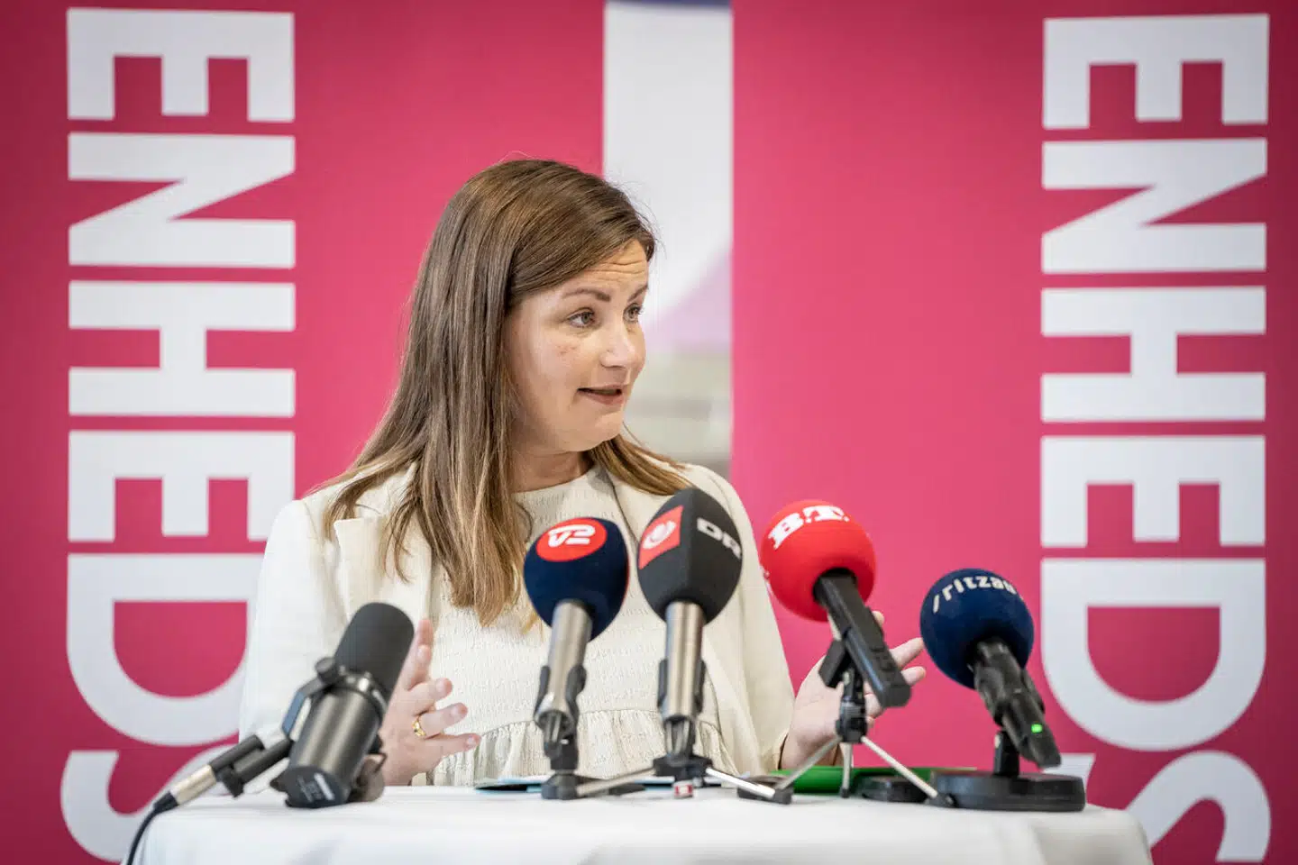 I forbindelse med sin overdragelse af ordførerskabet, gav Mai Villadsen »gode råd til enhver, der mangler selvværd, men samtidig ser ned på sine kollegaer. Som ikke er vild med hverken indflydelse eller ansvar. Som foretrækker at gøre ingenting i modgang, og som hører efter noget af tiden,« skriver Aminata Amanda Corr.